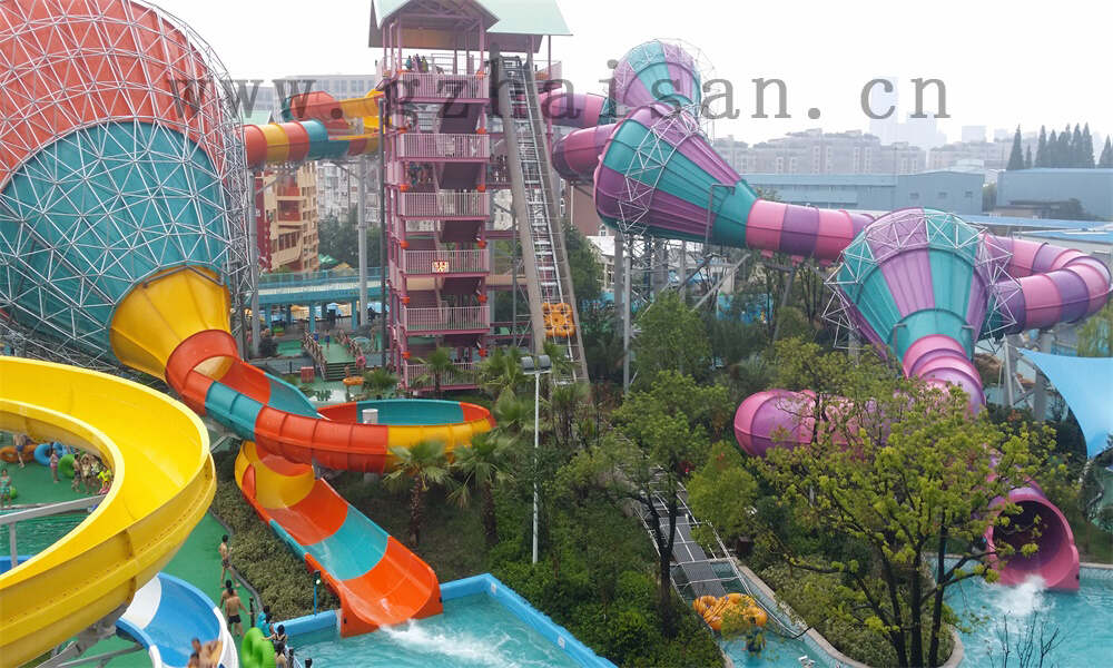 水上乐园设备齐全，畅享刺激与欢乐