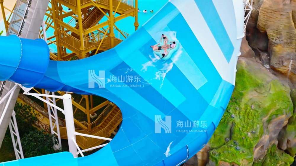 双重风暴，极致竞速——星际盘旋+巨浪翻滚组合引爆水乐园刺激体验