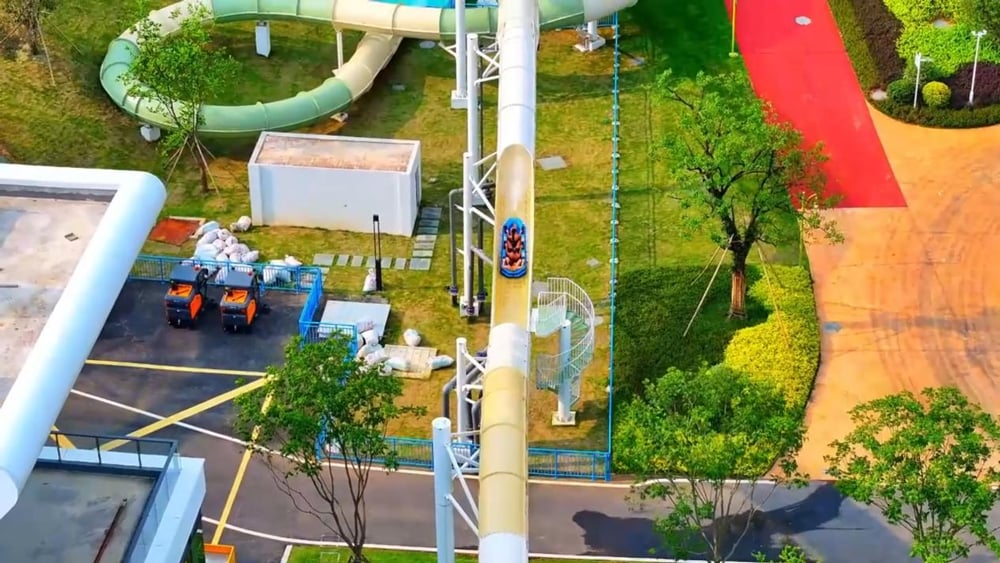 激流过山车｜当速度拥抱水花，掀起水上狂欢盛宴