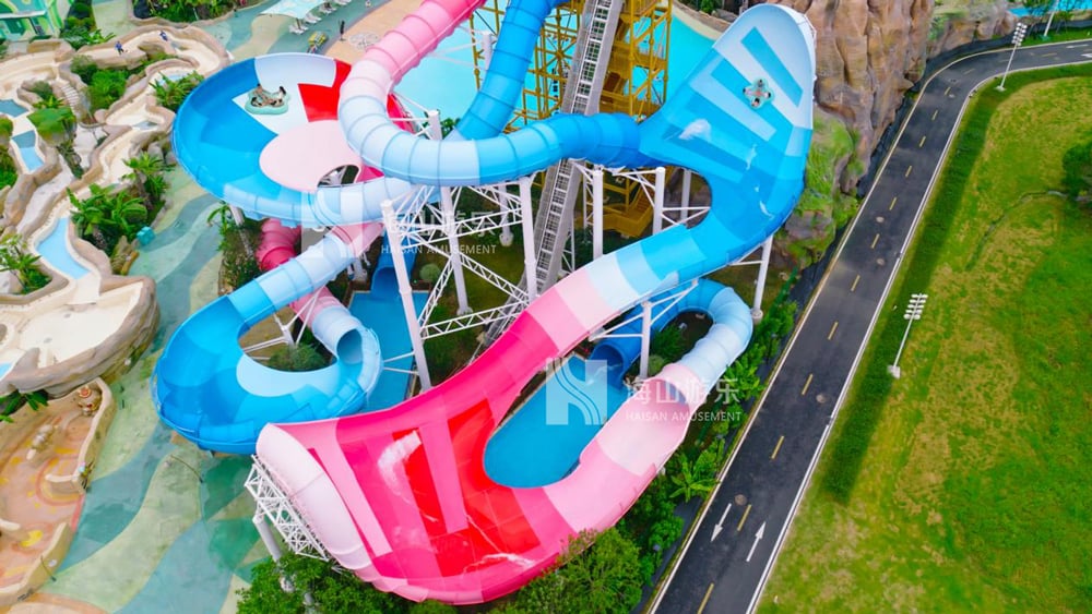 双重风暴，极致竞速——星际盘旋+巨浪翻滚组合引爆水乐园刺激体验