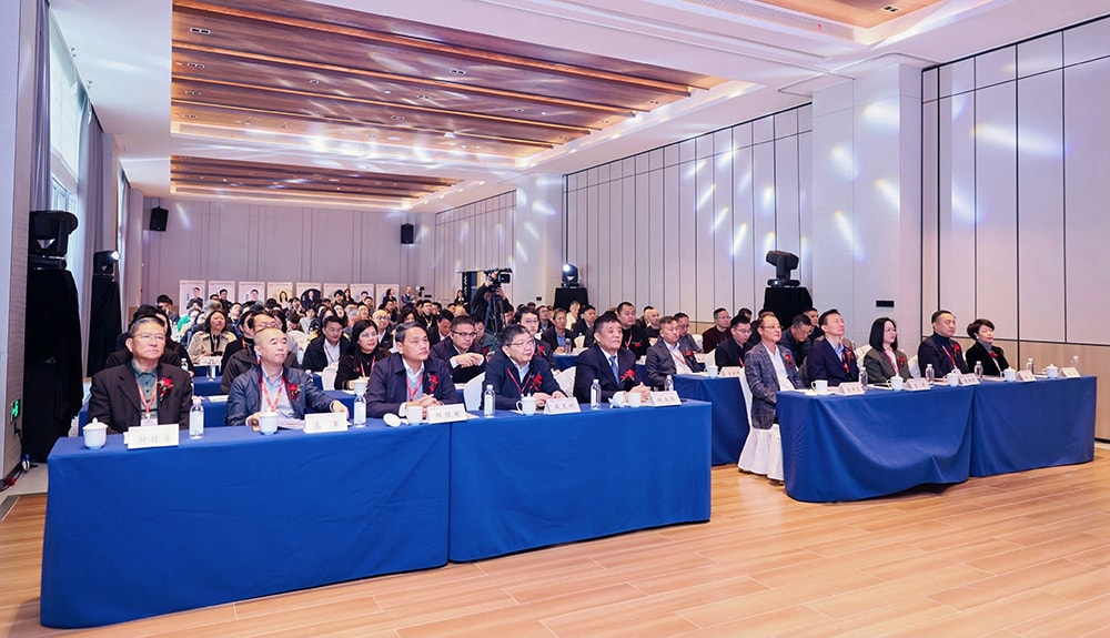 科技铸就非凡体验，专业成就行业标杆——jinnianhui今年会游乐荣膺2025金冠奖“杰出水滑道设备奖”